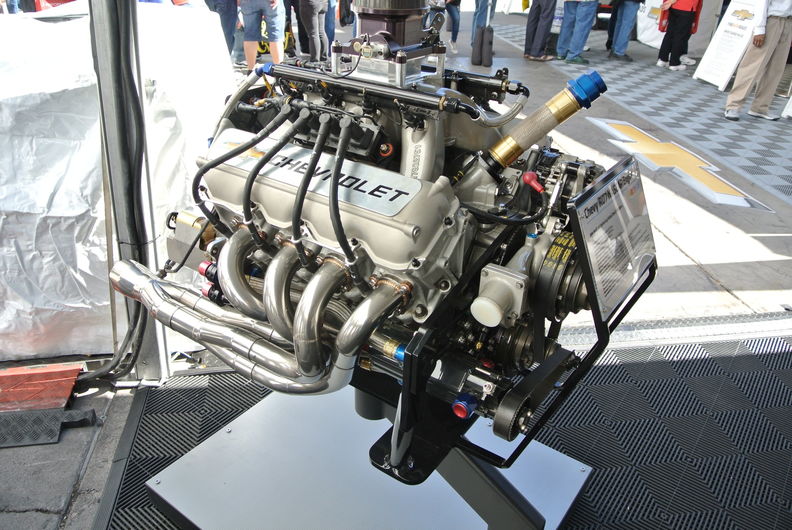 2014 Sema GM Engines (112).JPG